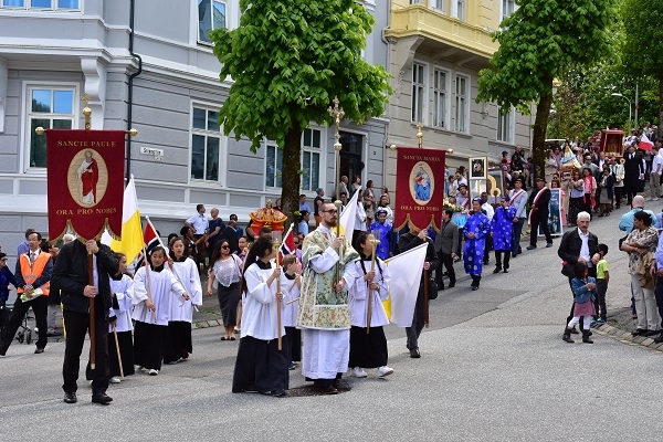 Corpus Christi-prosesjon i Bergens gater i 2016